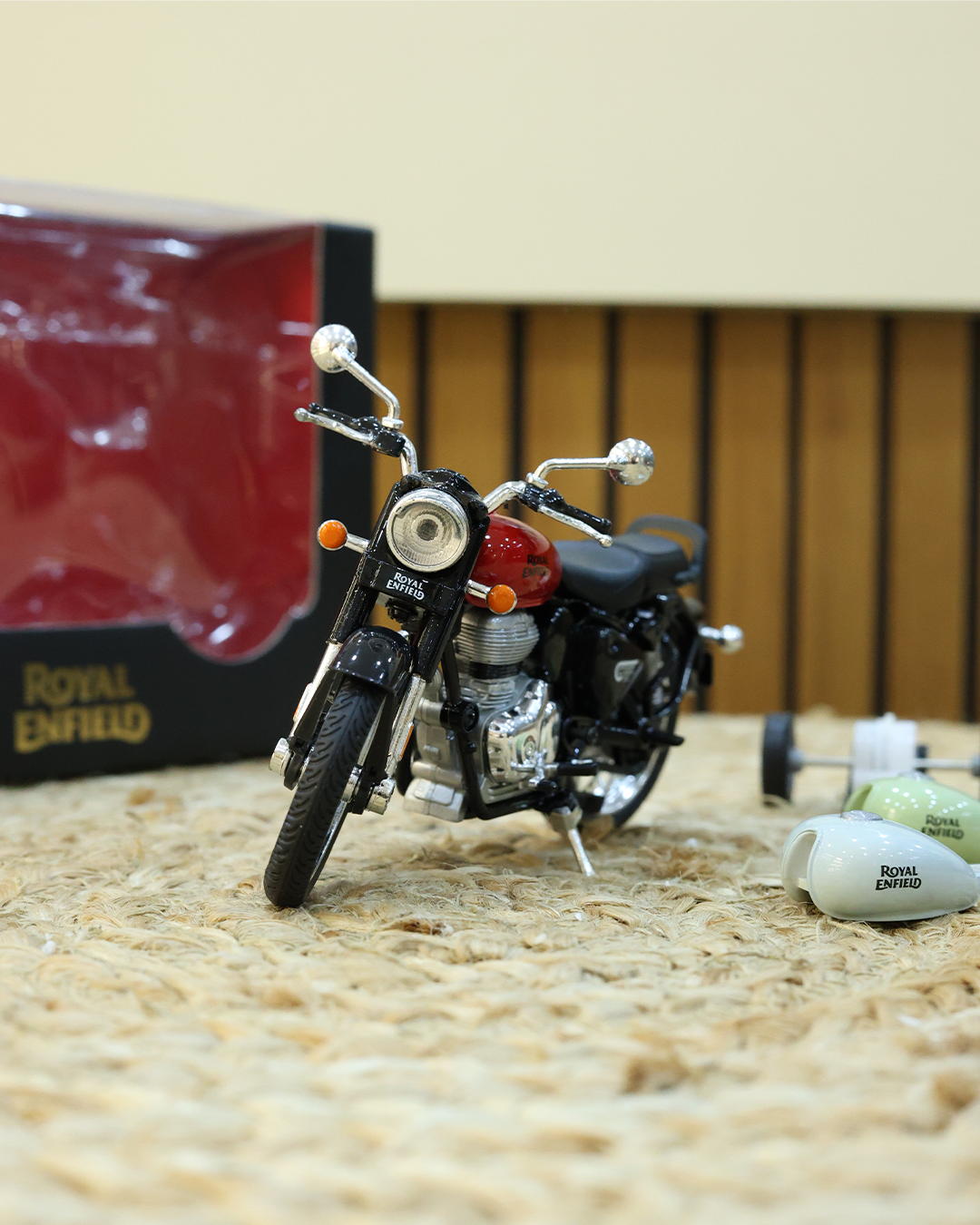 Centy Royal Enfield Classic 350 Licensed 1:15 Scale Pull‑Back Toy Bike with Interchangeable Tanks – Multicolour Replica Model for Kids & Collectors